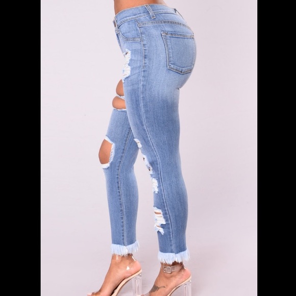 FASHION NOVA RIPPED JEANS - Picture 3 of 7